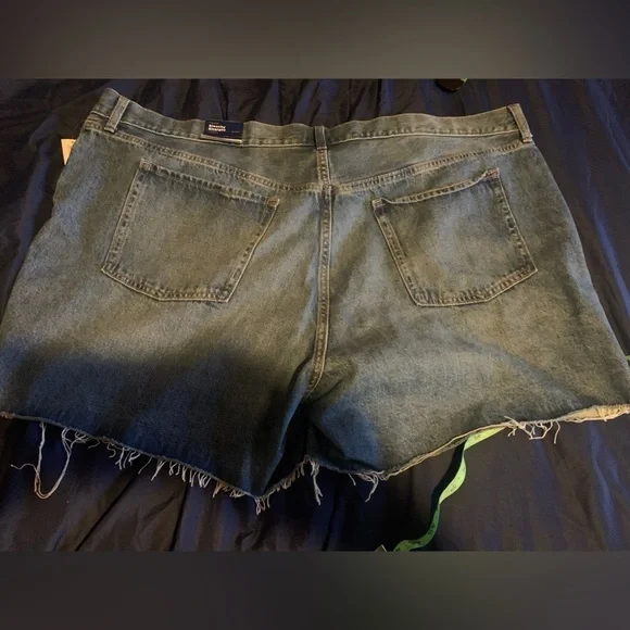 Old Navy plus size 3X Blue Jean Shorts Rugged Distressed Style frayed - Picture 7 of 8